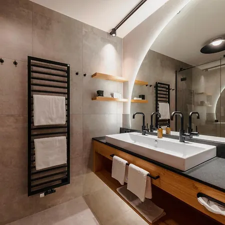 Schwarzer Adler - Sport & Hotel 4*