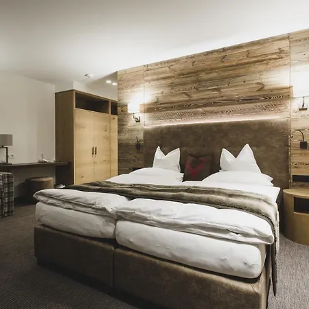 Otel Schwarzer Adler - Sport & 4*